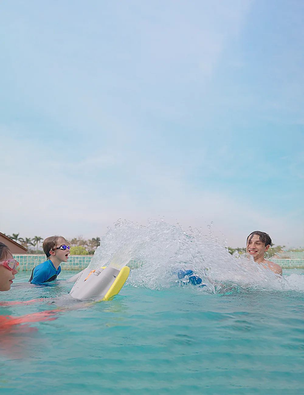 The whole family playing at the pool using ASIWO MAKO