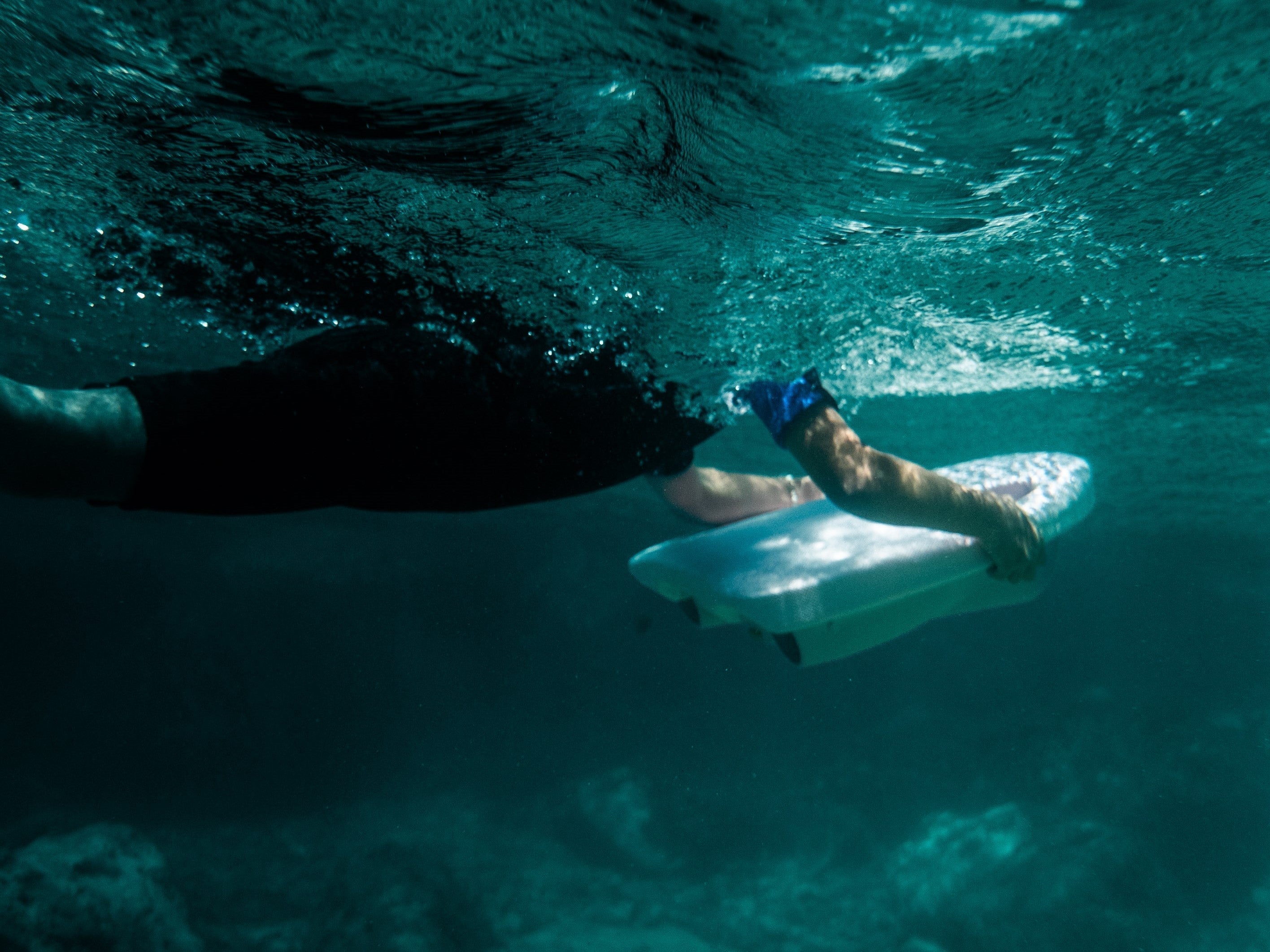 Swimming Aids for Beginners: How to Enhance Your Learning Experience