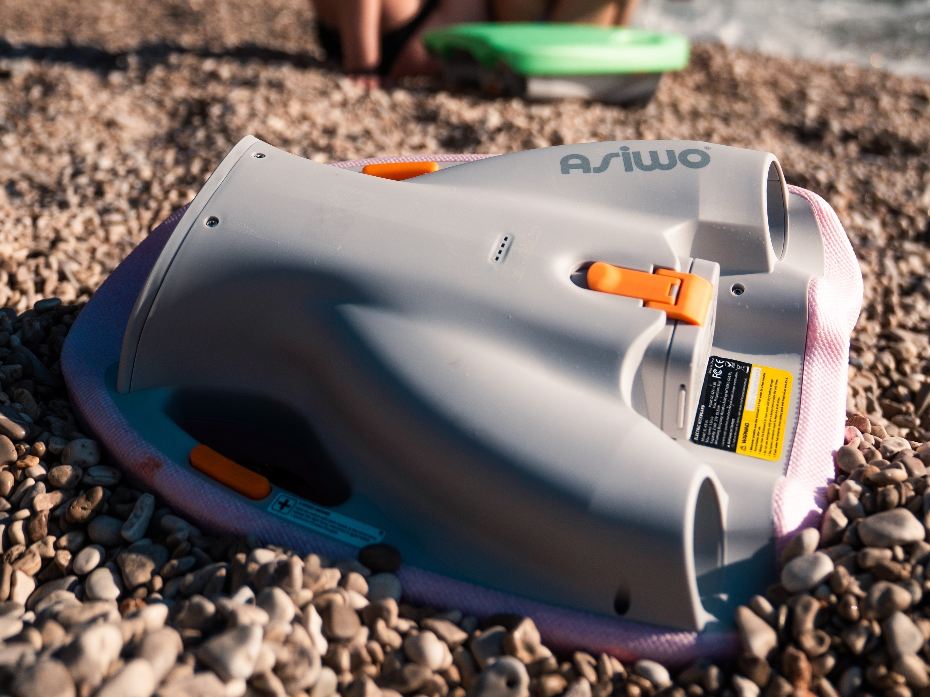 Travel‑Friendly Electric Swim Board: Detachable Battery Tips