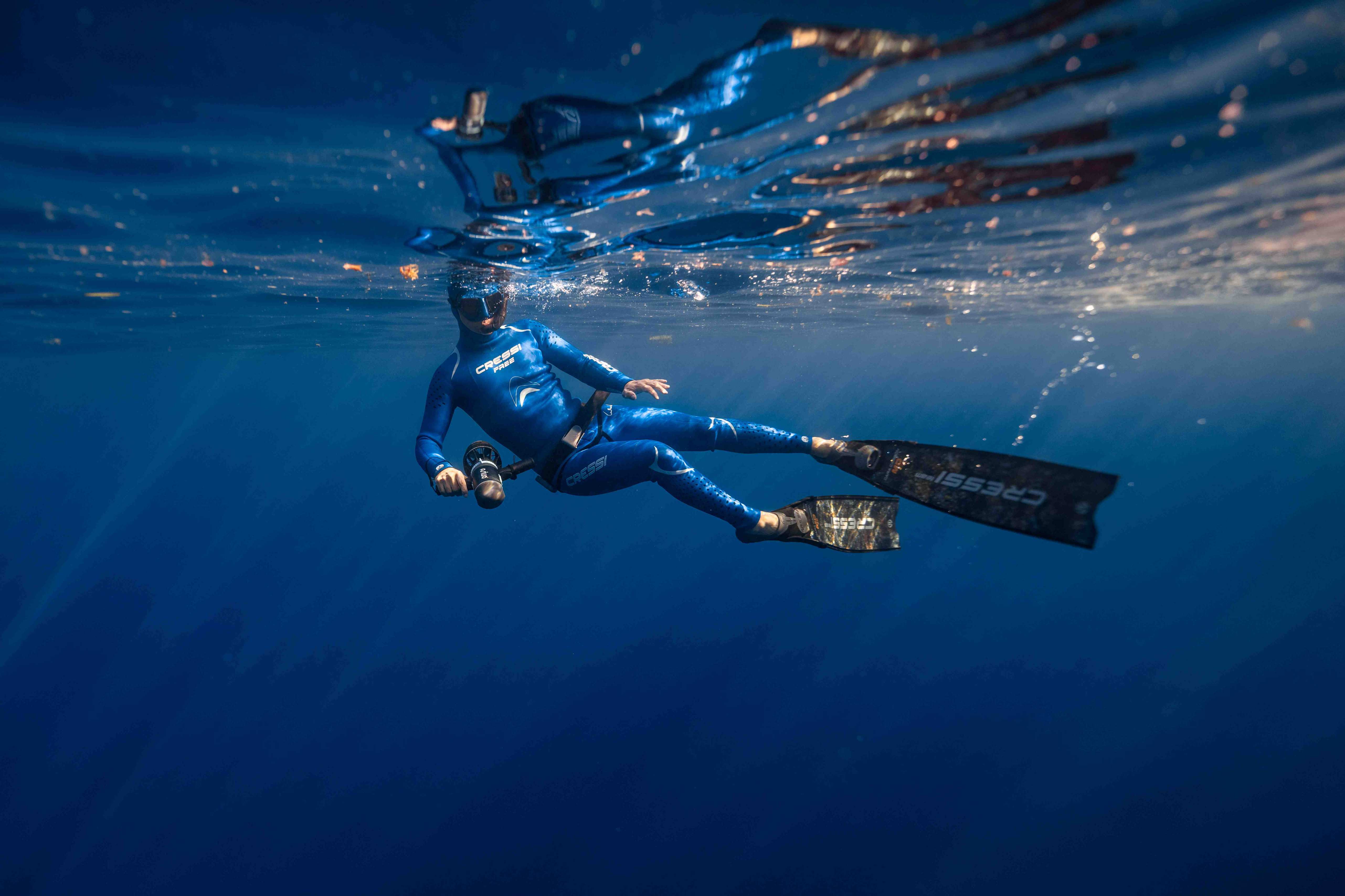 How to Swim Like a Pro with Asiwo Underwater Scooter