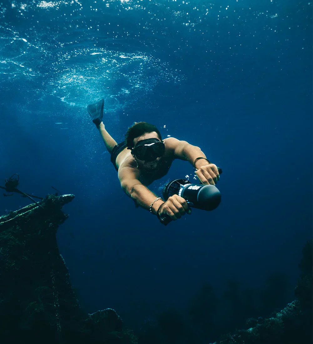 Best Portable Underwater Thrusters for Divers and Snorkelers - Asiwo Sports