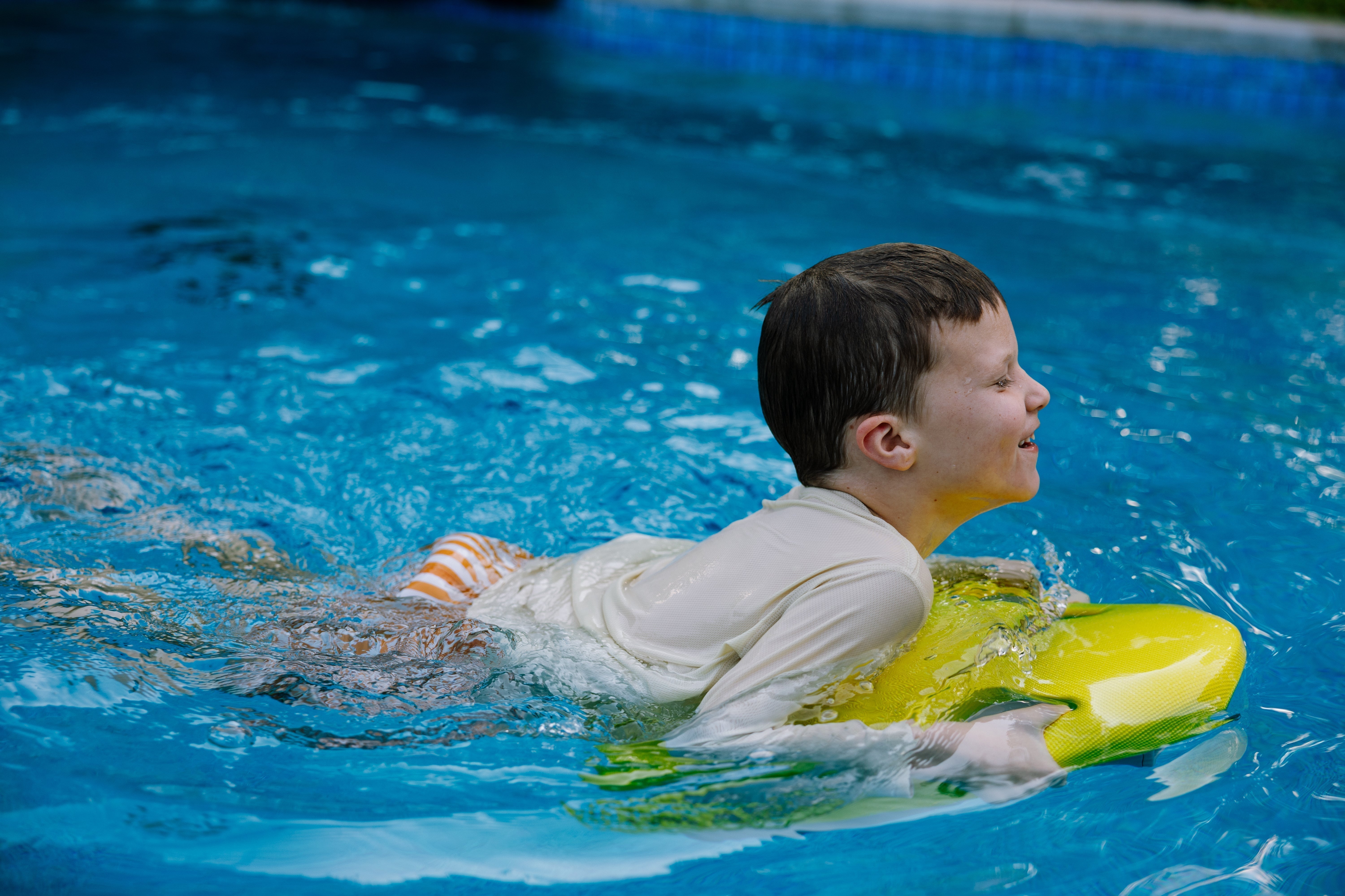 The Best Electric Kickboard for Beginners and Non Swimmers