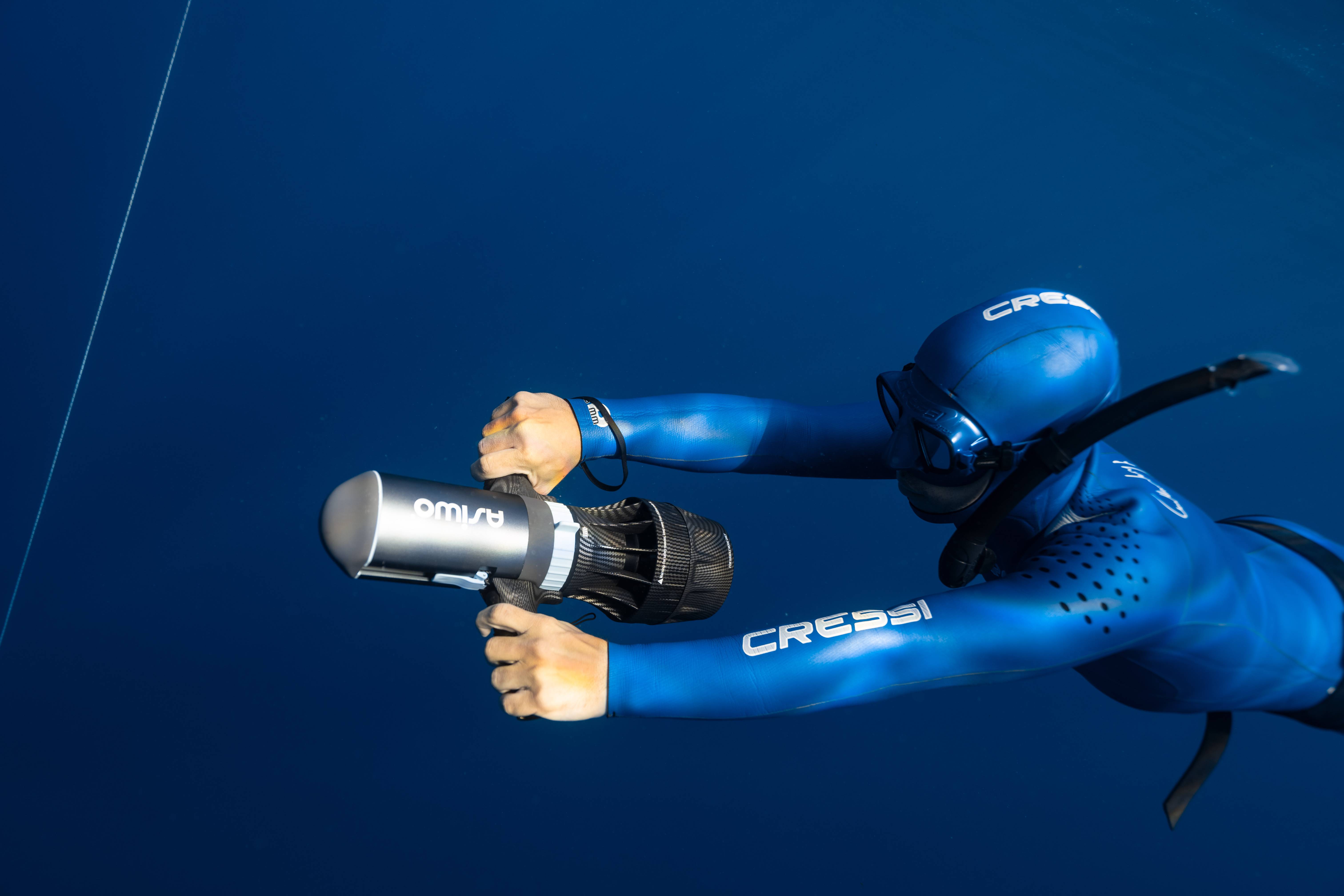 Asiwo U1 Water Scooter: 2-in-1 Electric Propulsion for Diving, SUP, and Kayak